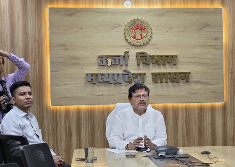 ऊर्जा मंत्री प्रद्युम्न सिंह तोमर ने एम.पी. ट्रांसको के नव-नियुक्त अभियंताओं को वर्चुअल समारोह में सौंपे नियुक्ति पत्र