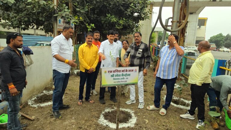 आंवला नवमी पर विधायक रमेश मेंदोला ने किया पौधारोपण, कहा– पर्यावरण संरक्षण हमारी जिम्मेदारी