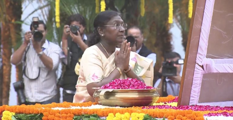 राष्ट्रपति द्रौपदी मुर्मु और गृह मंत्री अमित शाह ने सरदार वल्लभभाई पटेल को दी श्रद्धांजलि, कहा — “उन्होंने भारत को एक सूत्र में पिरोया”