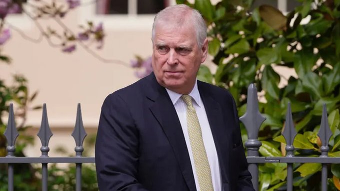 ब्रिटेन के राजा चार्ल्स तृतीय ने प्रिंस एंड्रयू को शाही उपाधियों से मुक्त किया, रॉयल लॉज छोड़कर निजी आवास में रहेंगे