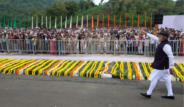 प्रधानमंत्री नरेंद्र मोदी ने सरदार वल्लभभाई पटेल की जयंती पर एकता का संदेश दिया, बोले — राष्ट्र को कमजोर करने वाले विचारों को अस्वीकार करें