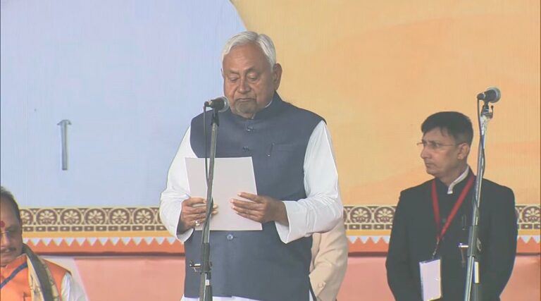 नीतीश कुमार ने 10वीं बार संभाली बिहार की कमान, गांधी मैदान में शपथ ग्रहण—PM मोदी सहित कई दिग्गज रहे मौजूद