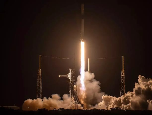 दक्षिण कोरिया ने स्पेसएक्स फाल्कन 9 रॉकेट से अपना पाँचवाँ सैन्य जासूसी उपग्रह सफलतापूर्वक प्रक्षेपित किया