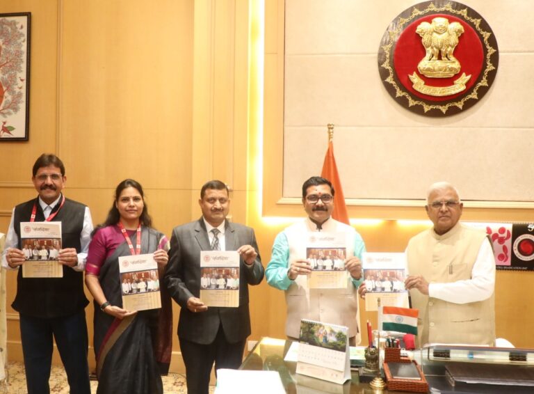 राज्यपाल मंगुभाई पटेल को म.प्र. लोक सेवा आयोग का 68वां वार्षिक प्रतिवेदन भेंट, आयोग ने बताया उपलब्धियों का ब्यौरा