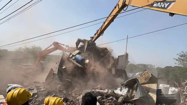 एम.आर. 9 से एल.आई.जी. लिंक रोड चौड़ीकरण के लिए निगम की बड़ी कार्रवाई, 182 मकान हटाए गए