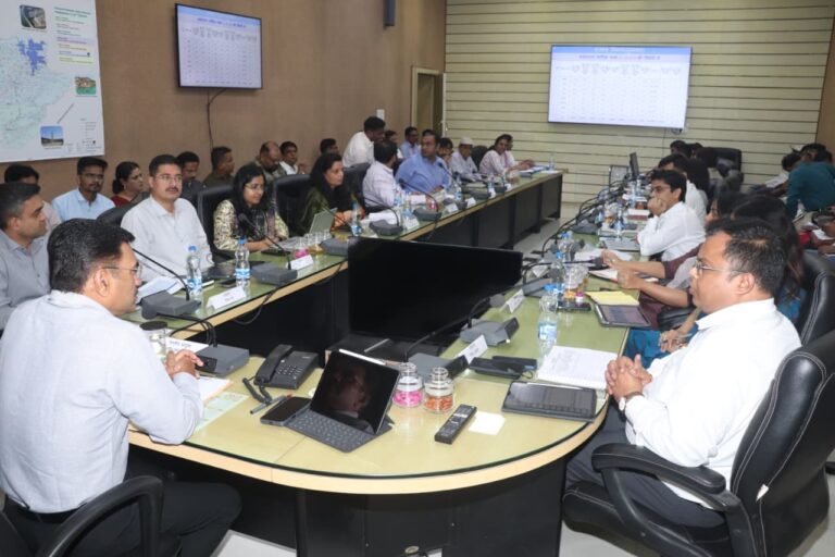 सीएम हेल्पलाइन पर जीरो प्रकरण करने वाले कलेक्टर को मिलेंगे अतिरिक्त नंबर, संभागायुक्त डॉ. खाडे ने दिए निर्देश