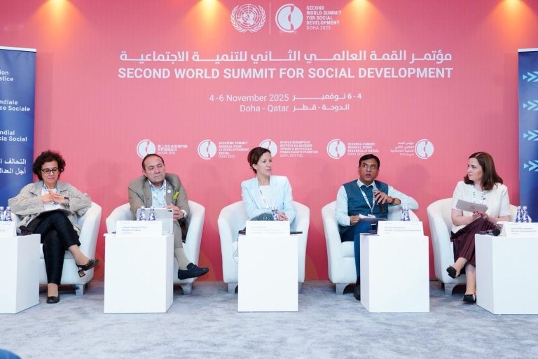 डॉ. मनसुख मांडविया ने कतर में सामाजिक विकास शिखर सम्मेलन में भारत की उपलब्धियों को रखा