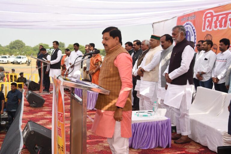 मुख्यमंत्री डॉ. मोहन यादव ने दिल्ली ब्लास्ट पीड़ितों को दी श्रद्धांजलि, जंबूरी मैदान में रखा 2 मिनट का मौन