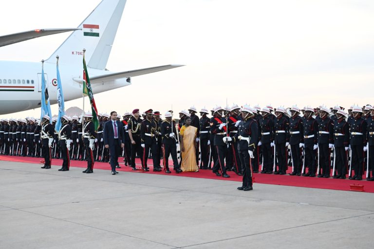 राष्ट्रपति द्रौपदी मुर्मु गैबोरोन में बोत्सवाना के राष्ट्रपति ड्यूमा बोको के साथ करेंगी द्विपक्षीय वार्ता
