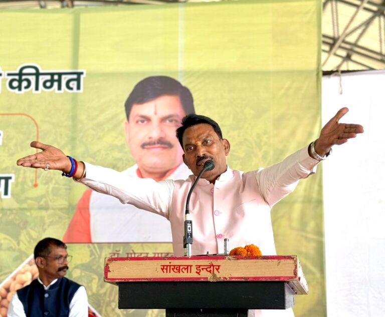 इंदौर में किसानों को मिली बड़ी सौगात: जल संसाधन मंत्री तुलसीराम सिलावट ने भावांतर योजना की राशि वितरण के साथ किसानों से आभार संकल्प कराया