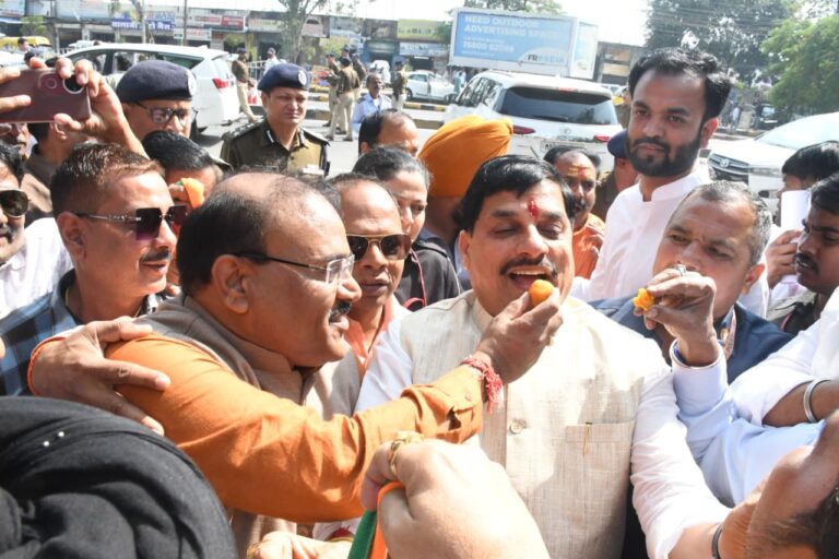 बिहार विजय पर इंदौर में जश्न, भाजपा कार्यालय में CM मोहन यादव का हुआ स्वागत