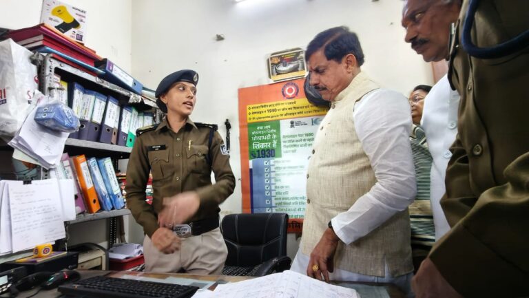 सीएम मोहन यादव ने एमजी रोड थाने का किया निरीक्षण, शहर की सुरक्षा और कानून-व्यवस्था की समीक्षा
