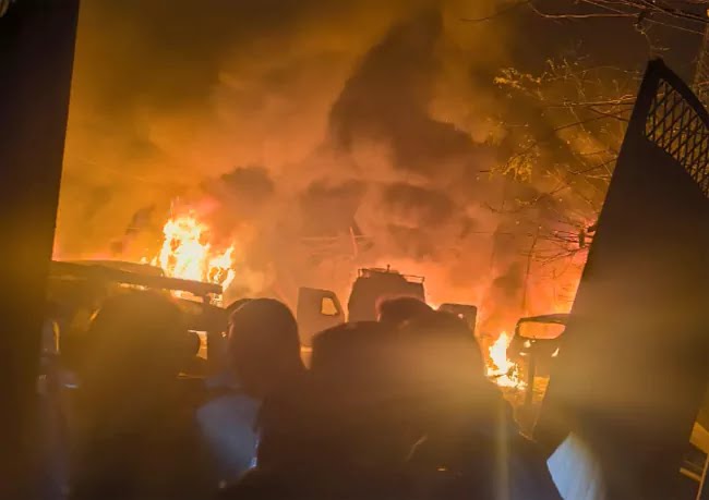 जम्मू-कश्मीर के नौगाम थाना परिसर में बड़ा धमाका, कई लोगों के हताहत होने की आशंका