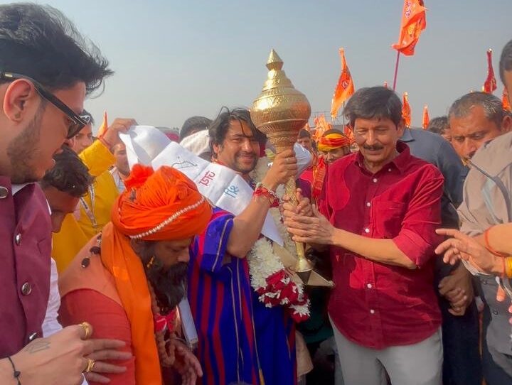 बागेश्वर धाम पदयात्रा में शामिल हुए विधायक रमेश मेंदोला और भाजपा नेताओं का उत्साह