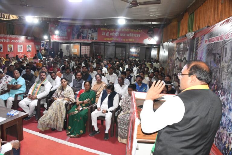 SIR अभियान को लेकर इंदौर बीजेपी कार्यालय में कार्यकर्ताओं के साथ महत्वपूर्ण समीक्षा बैठक