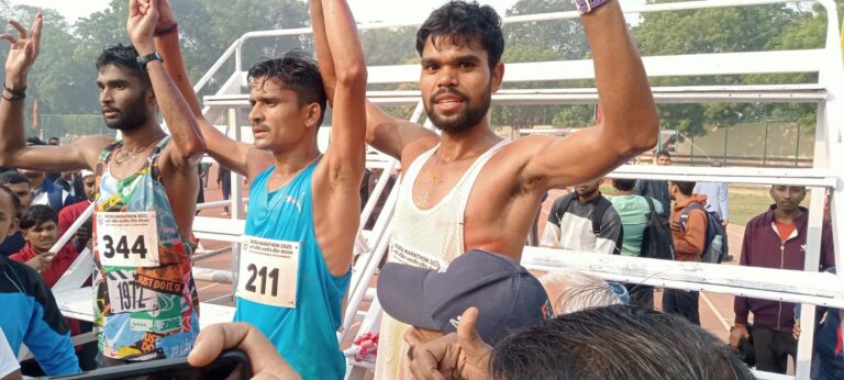 40वीं इंदिरा मैराथन: प्रदीप सिंह चौहान और रीनू ने जीता खिताब, सेना व पैरामिलिट्री धावकों का दबदबा