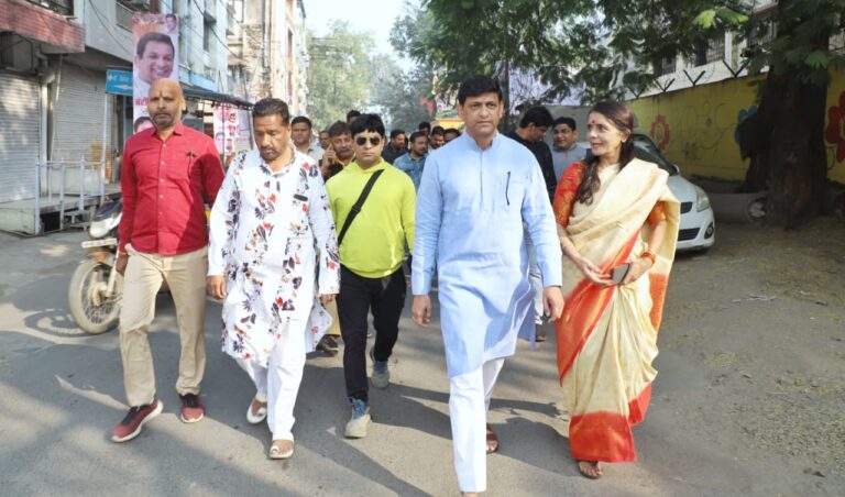 महापौर पुष्यमित्र भार्गव ने वार्ड 8 में औचक निरीक्षण कर दी सख्त चेतावनी, लापरवाही पर ठेकेदार को ब्लैकलिस्ट करने के निर्देश  Slug