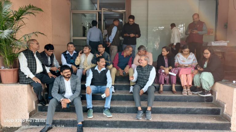 मध्य प्रदेश जनसंपर्क विभाग में कलमबद्ध हड़ताल, अधिकारियों-कर्मचारियों ने जताया सामूहिक आक्रोश