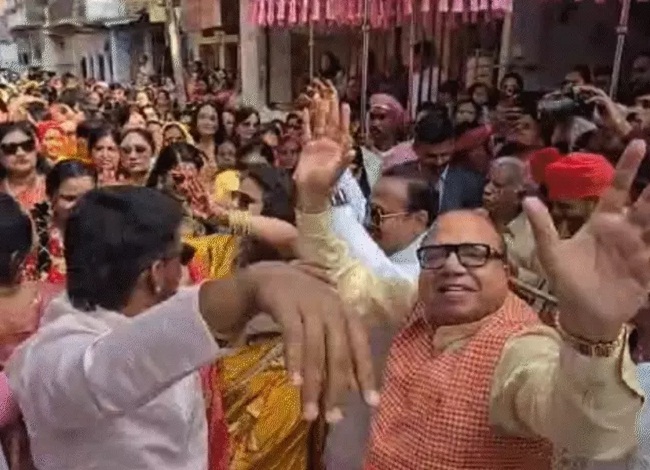 मप्रः मुख्यमंत्री मोहन यादव के छोटे बेटे की शादी के कार्यक्रम शुरू, माता पूजन में परिवार-दोस्तों ने जमकर डांस किया