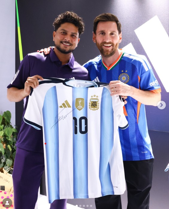 कुलदीप यादव को मिली दिग्गज लियोनेल मेसी से साइन की हुई अर्जेंटीना फुटबॉल टीम की जर्सी