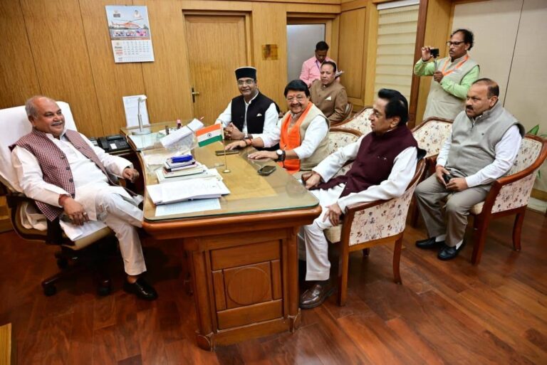 पूर्व मुख्यमंत्री कमलनाथ ने विधानसभा में अध्यक्ष नरेंद्र सिंह तोमर से की सौजन्य भेंट