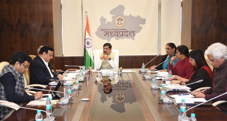 मुख्यमंत्री डॉ. मोहन यादव ने मंत्रालय में महिला बाल विकास विभाग की समीक्षा की