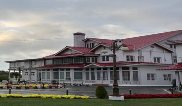 जम्मू-कश्मीर में उपराज्यपाल सचिवालय ने राजभवन का नाम बदलकर लोकभवन करने की घोषणा की