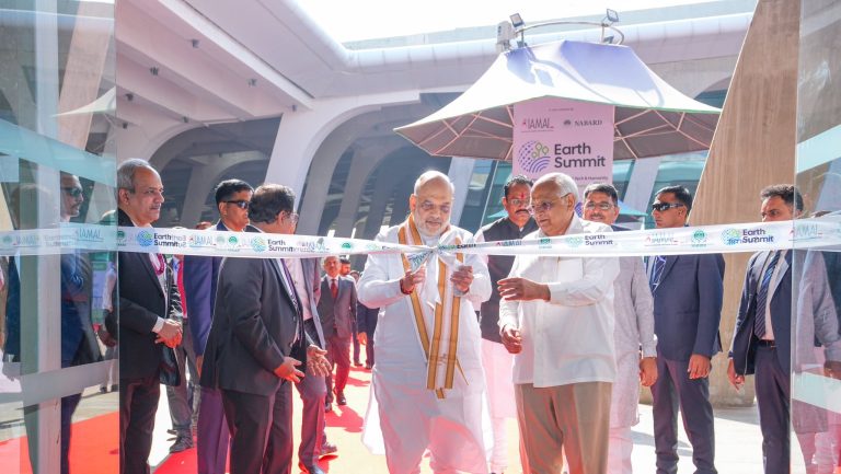 गृह मंत्री अमित शाह ने गांधीनगर में अर्थ समिट 2025 का उद्घाटन किया