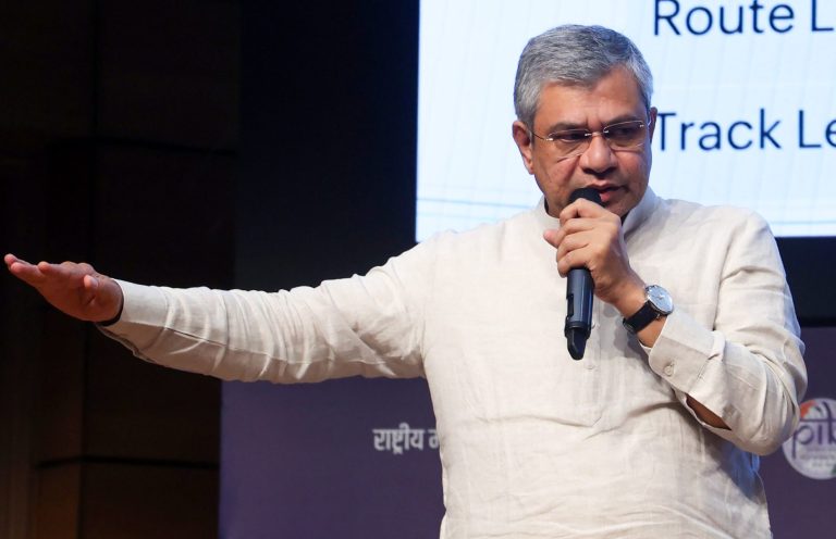 रेल मंत्री अश्विनी वैष्णव तिरुपति और साईनगर शिरडी को जोड़ने वाली नई एक्सप्रेस रेलगाड़ी को दिखाएंगे हरी झंडी