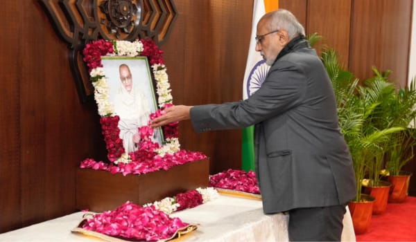 सी. राजगोपालाचारी की जयंती पर उपराष्‍ट्रपति सी.पी. राधाकृष्‍णन ने उन्हें श्रद्धांजलि अर्पित की