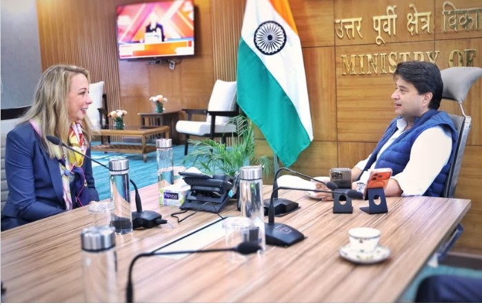 संचार मंत्री ज्योतिरादित्य सिंधिया ने स्टारलिंक बिजनेस ऑपरेशंस की उपाध्यक्ष लॉरेन ड्रेयर से मुलाकात की