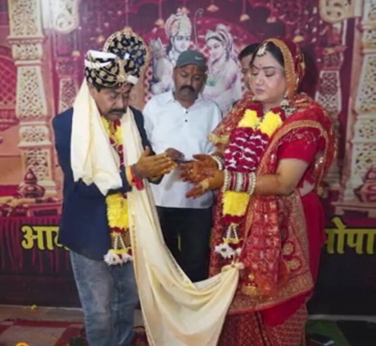 पूर्व मंत्री दीपक जोशी ने कांग्रेस नेत्री से रचाया विवाह