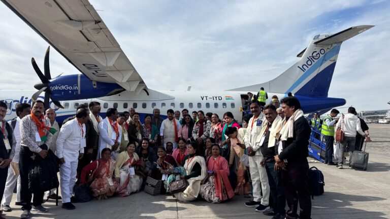 मंत्री कैलाश विजयवर्गीय के साथ 40 कार्यकर्ताओ ने किया अपना पहला हवाई सफर