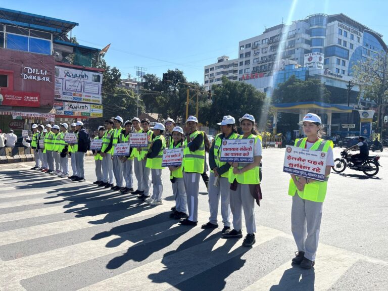 स्टूडेंट्स के लिए किया गया सड़क सुरक्षा कार्यशाला का आयोजन