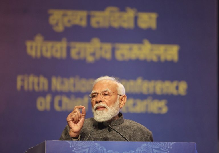 प्रधानमंत्री नरेन्‍द्र मोदी ने राज्‍यों से विनिर्माण और व्‍यापार सुगमता को बढ़ावा देने तथा भारत को वैश्विक सेवा केन्‍द्र बनाने का आग्रह किया