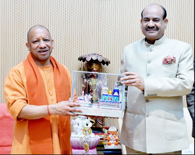 मुख्यमंत्री योगी ने लोकसभा अध्यक्ष ओम बिरला से की शिष्टाचार भेंट