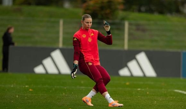 नस्लभेदी टिप्पणी मामला: लिवरपूल की गोलकीपर राफाएला बॉर्गग्राफे पर एफए का छह मैचों का प्रतिबंध