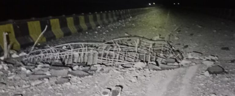 बलोचिस्तान: सीपीईसी मार्ग पर रुखशान नदी का पुल विस्फोट से क्षतिग्रस्त