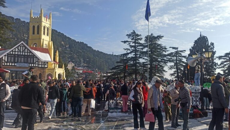 हिमाचल में अगले दो दिन भारी बर्फबारी का येलो-ऑरेंज अलर्ट, तूफान और बिजली गिरने की चेतावनी