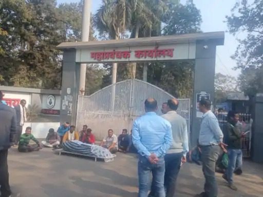 कुसमुंडा खदान में ड्यूटी के दौरान मजदूर की मौत, मुआवजा और नौकरी की मांग को लेकर प्रदर्शन