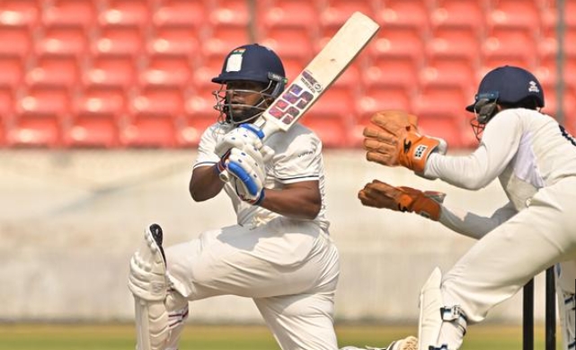 रणजी ट्रॉफी 2026: सरफराज खान ने हैदराबाद के खिलाफ 206 गेंदों में जड़ा शानदार दोहरा शतक