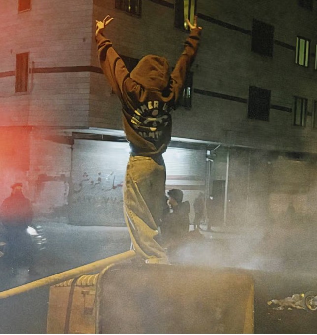 ईरान में सरकारी टीवी चैनल हैक, महंगाई विरोधी प्रदर्शन के वीडियो ऑनएयर