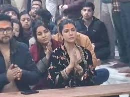 महाकाल मंदिर पहुंचीं अभिनेत्री निमरत कौर, भस्म आरती में होकर की विशेष पूजा-अर्चना