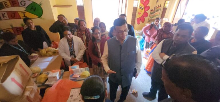 भागीरथपुरा क्षेत्र में अपर मुख्य सचिव द्वय श्री मण्डलोई और श्री राजन ने भ्रमण कर लिया व्यवस्थाओं का मैदानी जायजा