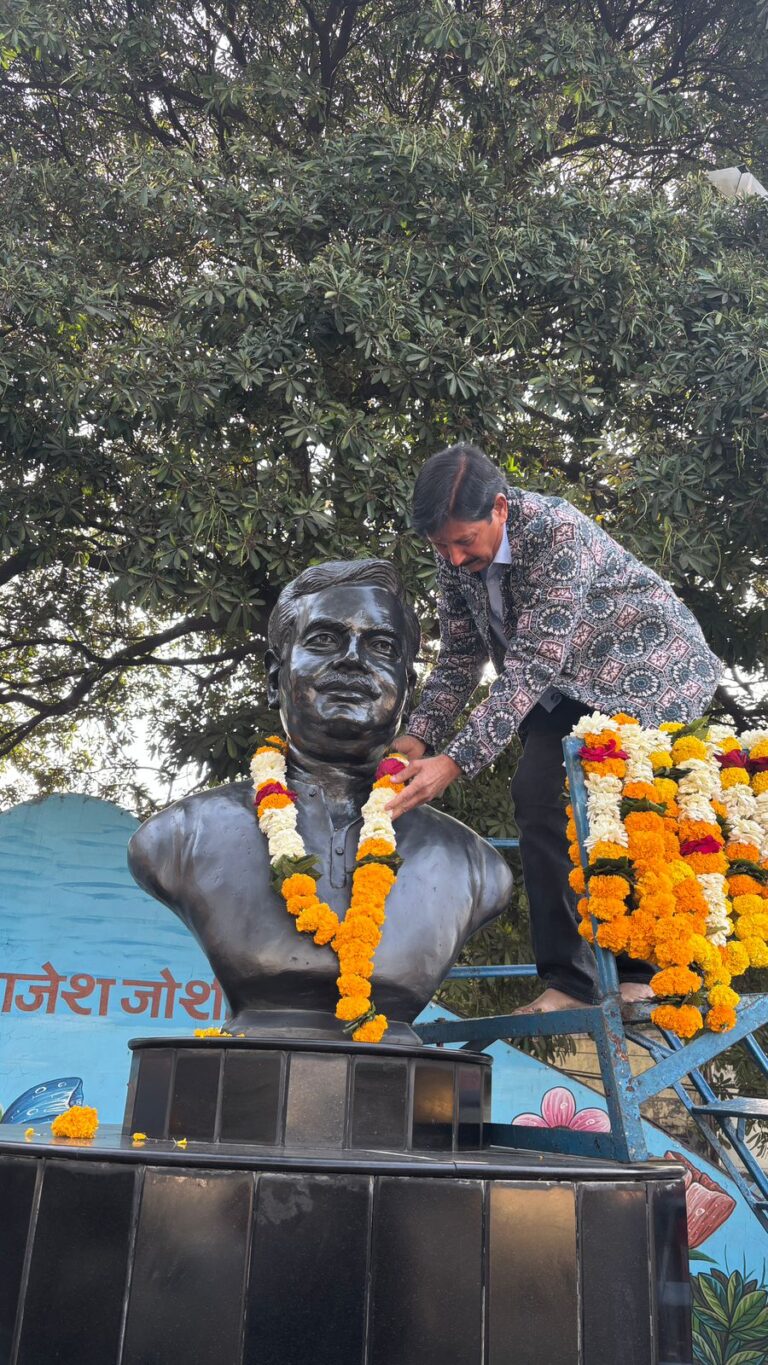 पूर्व पार्षद स्व. राजेश जोशी की जयंती पर प्रतिमा पर माल्यार्पण