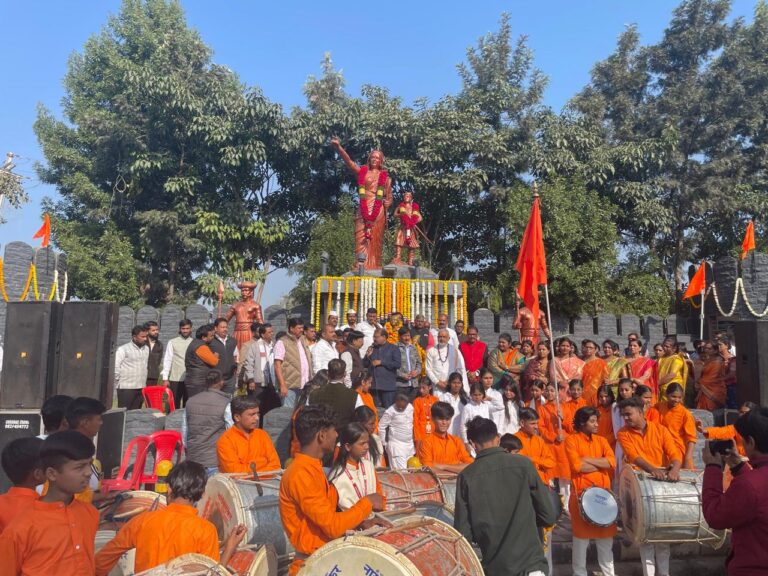 राजमाता जिजाऊ जयंती पर प्रतिमा पर माल्यार्पण