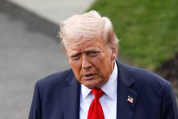 ट्रंप की ईरान को दो टूक; कूटनीति खत्म, नए टैरिफ लागू और प्रदर्शनकारियों का किया समर्थन