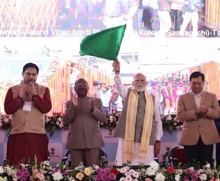 प्रधानमंत्री मोदी ने पश्चिम बंगाल में 830 करोड़ की विकास परियोजनाओं का उद्घाटन किया, 3 अमृत भारत एक्सप्रेस को दिखाई हरी झंडी