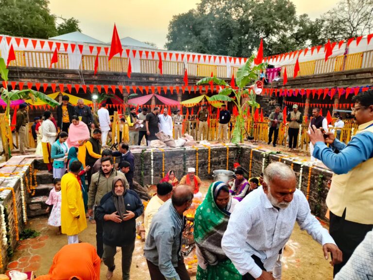 बसंत पंचमी पर धार भोजशाला परिसर में माँ वाग्देवी की पूजा-अर्चना प्रारंभ