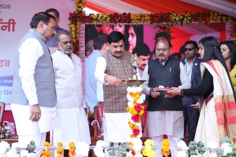 कृषक कल्याण वर्ष 2026 के अवसर पर मुख्यमंत्री डॉ. मोहन यादव ने राज्य स्तरीय पुष्प प्रदर्शनी का किया शुभारंभ